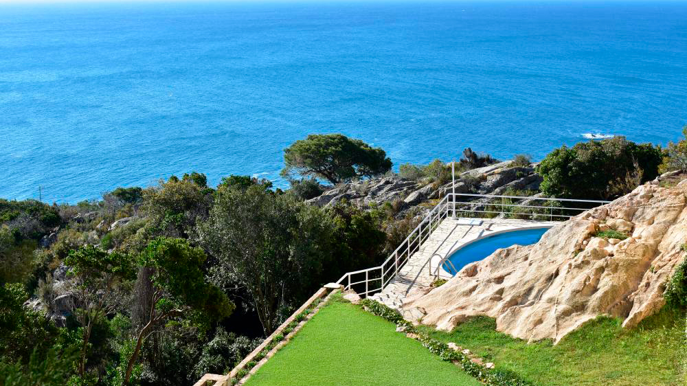 Grandes terrasses avec vue mer, terrain de 840m2